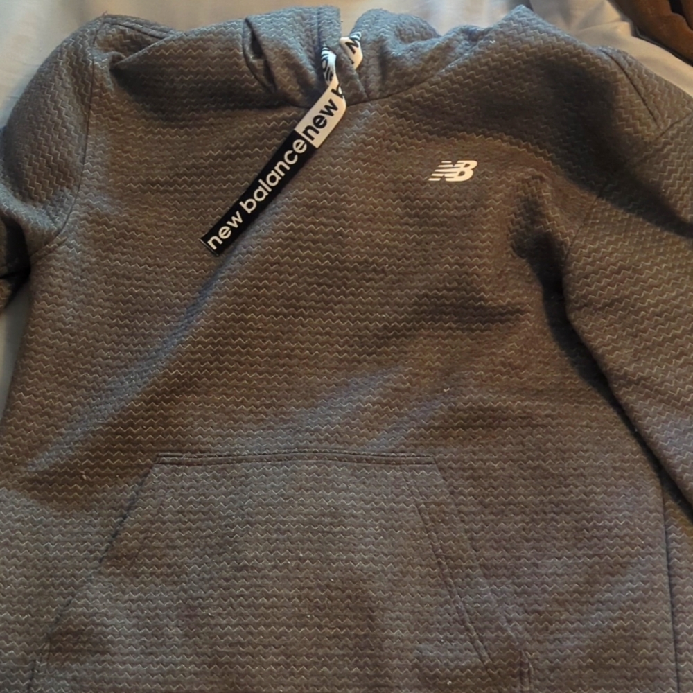 NEW BALANCE HOODIE GRAY, EXCELLENT USED CONDITION 🔥